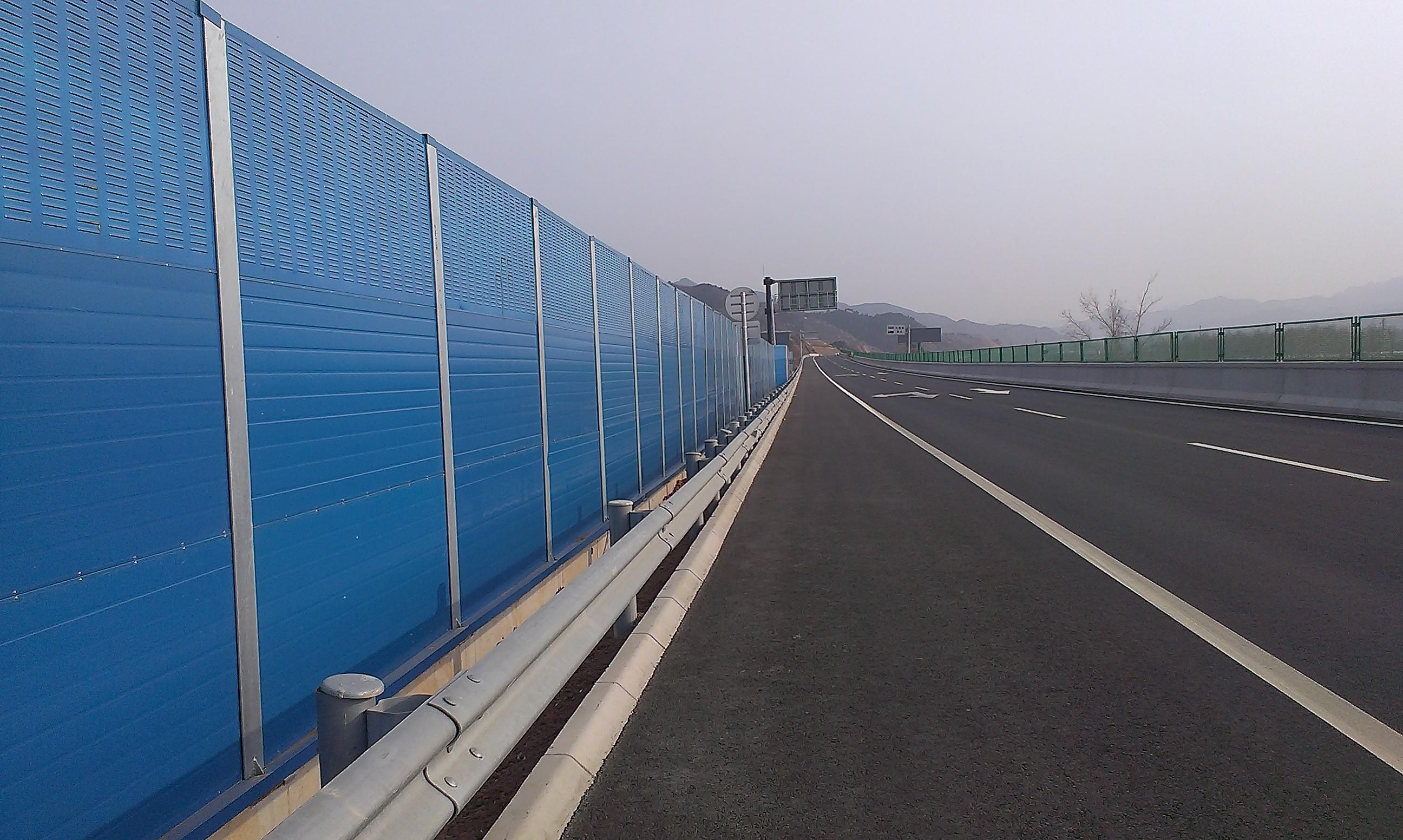 <a href=http://www.yzjhd.com/news_article?news_id=136>公路聲屏障</a>