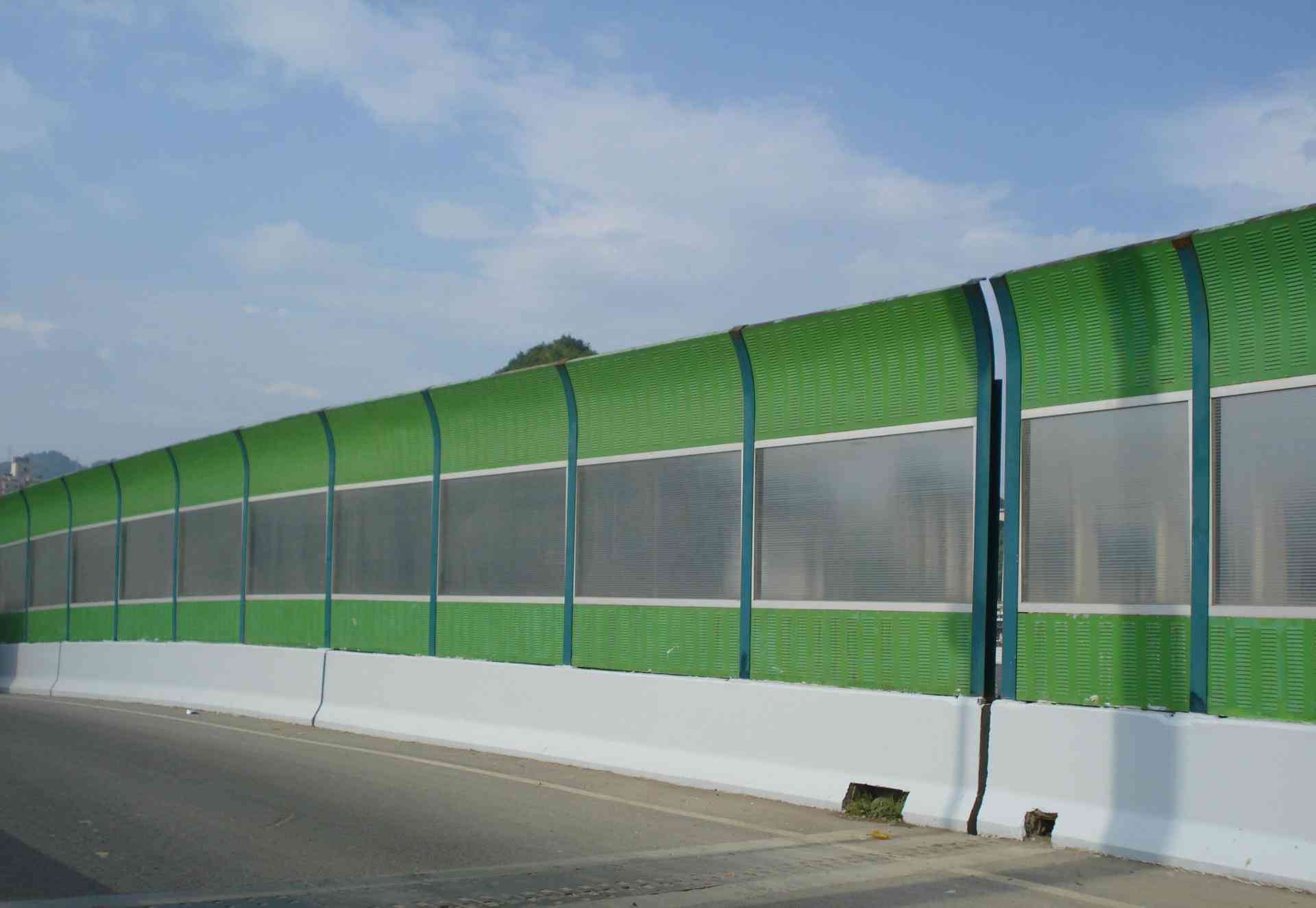 <a href=http://www.yzjhd.com/news_article?news_id=139>公路聲屏障</a>
